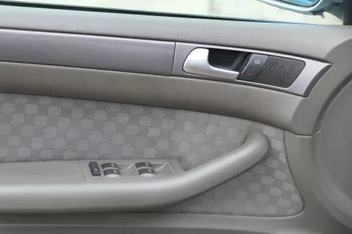 1x A6 4B Türverkleidung Verkleidung Tür vorne links swing grau (183045)