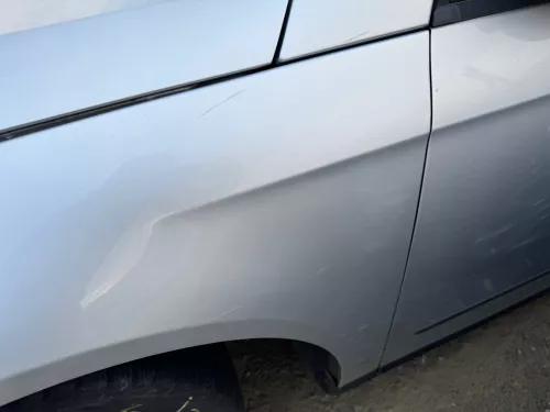 VW Passat 3C Kotflügel vorne links silber LA7W grau 3C0821021 (183094)