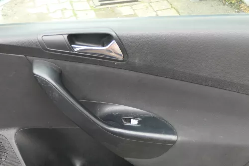 1x VW Passat 3C Variant Türverkleidung Verkleidung Tür vorne rechts schwarz (183107)