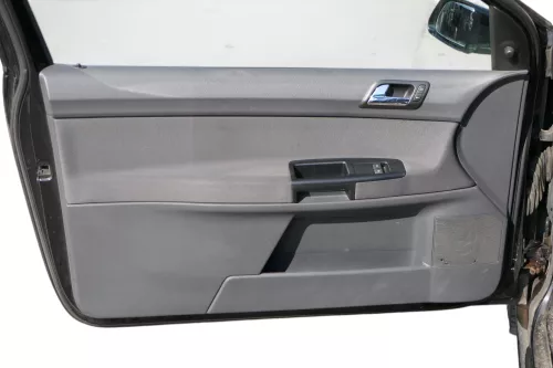1x VW Polo 9N Türverkleidung Verkleidung Tür vorne links 2/3-Türer Griff Öffner