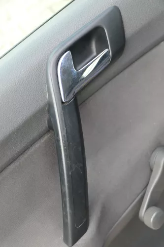 1x VW Polo 9N Türverkleidung Verkleidung Tür vorne links 2/3-Türer Griff Öffner (183318)