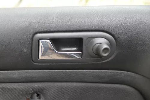 VW Golf 4 2/3-Türer Türverkleidung Verkleidung Tür vorne links schwarz  (183339)