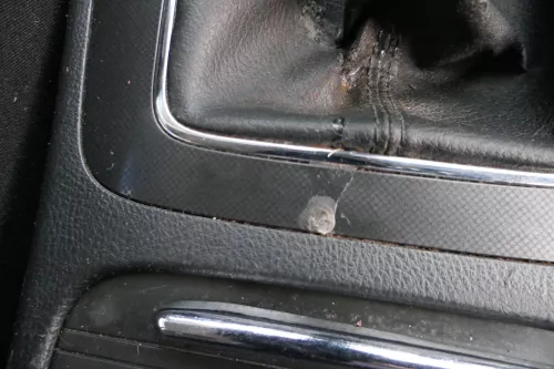 Passat 3C Mittelkonsole Verkleidung Klappe Abdeckung Dekor netzoptik schwarz mat (183365)