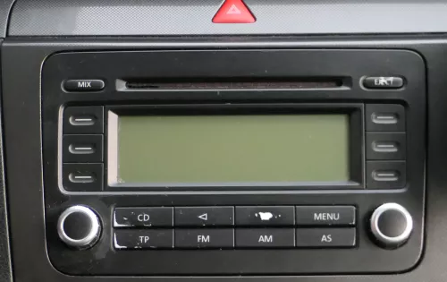 VW Golf 5 Radio CD Player Original RCD300 BVX 1K0035186P mit Code abge