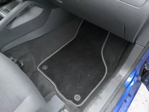 4x Original VW Golf 5 und Plus 5M Fußmatten Fußmatte vorne links rechts hinten