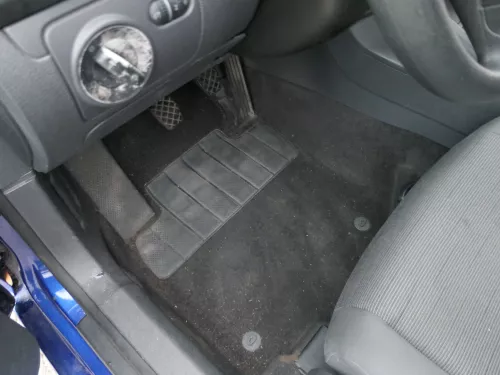 4x Original VW Golf 5 und Plus 5M Fußmatten Fußmatte vorne links rechts hinten (183573)