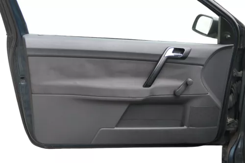 1x VW Polo 9N Türverkleidung Verkleidung Tür vorne links 2/3-Türer Griff Öffner