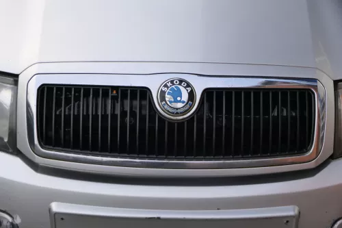 Fabia 6Y Stoßstange Stoßfänger vorne grau silber LF7T Facelift-Gitter NSW-MÄNGEL (183656)