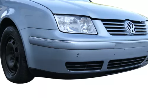 VW Bora Stoßstange vorne Frontstoßstange Stoßfänger vorn blau LB5S (183687)