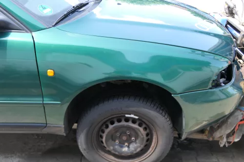 Audi A4 B5 (bis caMitte1999 Bild vergle) Kotflügel vorne rechts grün LZ6L (183761)