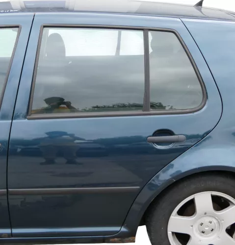 VW Golf 4 Limousine Tür hinten links grün LC6X  (KEINkombi) ohne Anbauteile