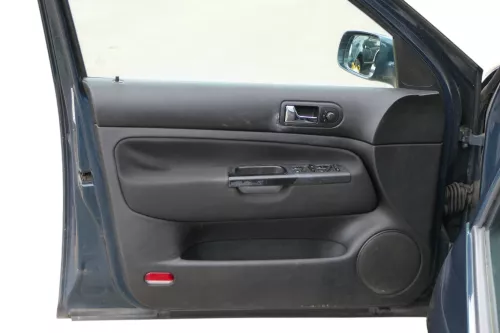 1x Golf 4 Bora Türverkleidung Verkleidung Tür vorne links 4/5-Türer schwarz