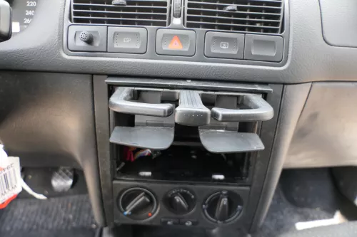 VW Golf 4 Bora Becherhalter Getränkehalter Dosenhalter Halter Getränke Dosen (183880)