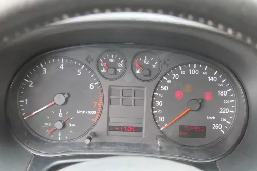 Audi A3 8L Tacho Tachometer Kombiinstrument 304.000km 8L0919860E Benziner 1,8