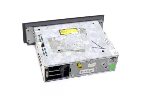 Audi A4 8E B6 Radio CD Player Original concert 8E0035186J mit Code (184060)