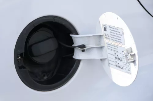 VW Golf 4 Limousine Tankdeckel Deckel Tank Tankverschluß weiß LB9A (184148)