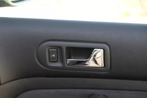 1x Golf 4 Bora Türverkleidung Verkleidung Tür vorne rechts 4/5-Türer schwarz Vel (184157)