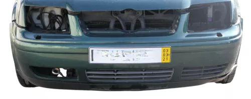 VW Bora Stoßstange vorne Frontstoßstange Stoßfänger vorn grün LC6M SWR