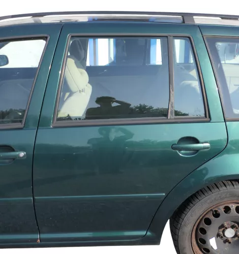 VW Golf 4 Bora Tür hinten links nur Kombi / Variant grün LC6M - ohne Anbauteile