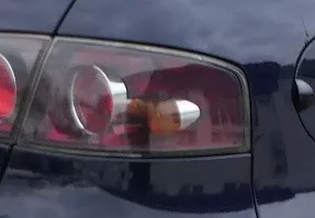 Ibiza 6L Rücklicht hinten rechts außen Rückleuchte Lampenträger schwarz smoke (184382)