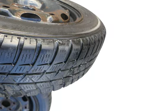 4x Skoda Fabia Felgen Reifen 165/70 R14 81T Winterreifen M&S 5jx14H2 ET35 6mm (184409)