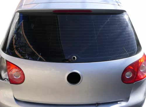 VW Golf 5 V Heckklappe hinten Kofferraumklappe + Scheibe grau silber LA7W