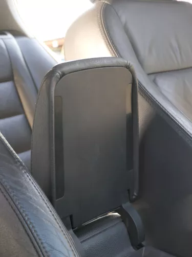 VW Golf 5 / 6 Mittelarmlehne Armlehne Lehne Mitte verschiebar Leder schwarz (184467)