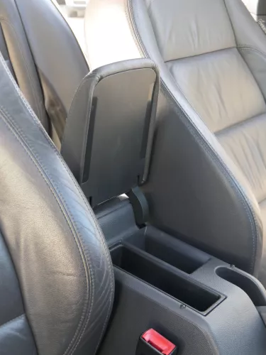 VW Golf 5 / 6 Mittelarmlehne Armlehne Lehne Mitte verschiebar Leder schwarz (184467)
