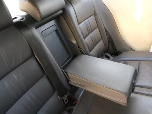 VW Golf 5 V Sitz Sitze hinten Rückbank Rücksitzbank 3 Punkt Gurt Lehne Leder (184468)