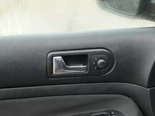 VW Golf 4 2/3-Türer Türverkleidung Verkleidung Tür vorne links schwarz  (184569)