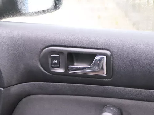 VW Golf 4 2/3-Türer Türverkleidung Verkleidung Tür vorne rechts schwarz (184570)