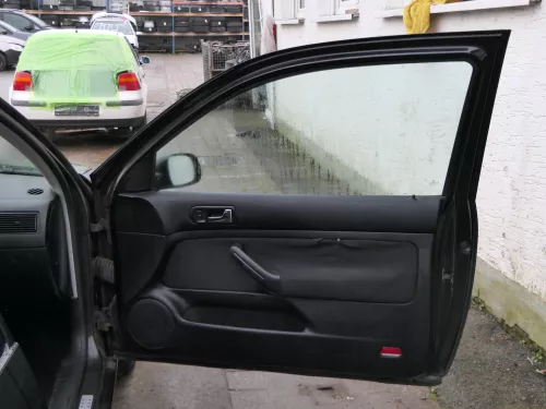 VW Golf 4 2/3-Türer Türverkleidung Verkleidung Tür vorne rechts schwarz (184570)