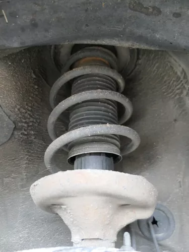 2 Stück VW Golf 4 Octavia A3 Stoßdämpfer Federbein Feder vorne 1J0413031BJ