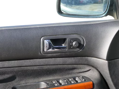 1x Golf 4 Bora Türverkleidung Verkleidung Tür vorne links 4/5-Türer schwarz (184595)