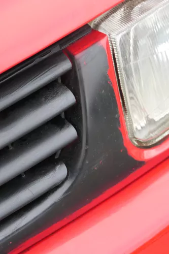 VW Polo 6N Kühlergrill Grillleiste vorne Leiste Grill schwarz / rot (184673)