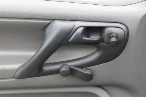 1x Polo 6N Türverkleidung Verkleidung Tür vorne links 2/3-Türer grau Griff (184679)