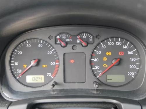 VW Golf 4 Tacho Tachometer Kombiinstrument 244.000km 1J0920806 1,4 16V 75PS 55kw (184703)