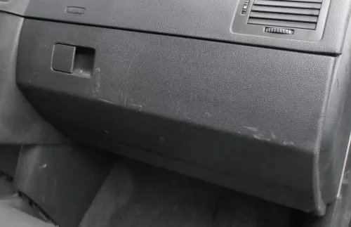 Skoda Fabia 6Y Deckel Klappe für Handschuhfach Handschuhfachdeckel  - Kratzer