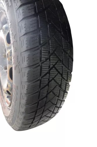 4x Skoda Fabia Felgen Reifen 165/70 R14 81T Winterreifen M&S 5jx14H2 ET35 6-8mm (184753)