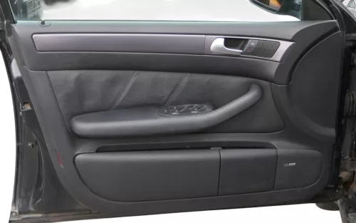 1x A6 4B Türverkleidung Verkleidung Tür vorne links schwarz soul Bose Leder
