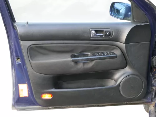 1x Golf 4 Bora Türverkleidung Verkleidung Tür vorne links 4/5-Türer schwarz