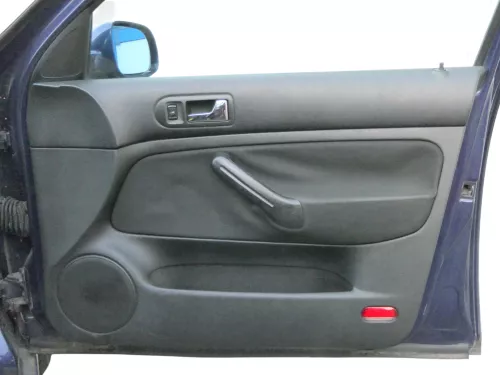 1x Golf 4 Bora Türverkleidung Verkleidung Tür vorne rechts 4/5-Türer schwarz
