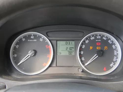 Skoda Fabia Roomster Tacho Tachometer Kombiinstrument 276.000km 5J0920811B Benzi (185125)