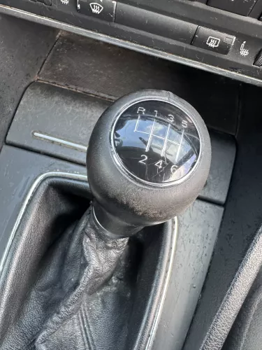 Audi A4 8E B6 B7 Schaltknauf Schalthebel Schalthebelgriff Leder 6Gang soul schwa (185159)