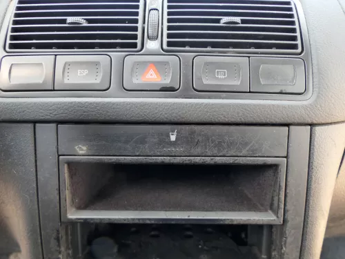 VW Golf 4 Bora Becherhalter Getränkehalter Dosenhalter Halter Getränke Dosen (185172)