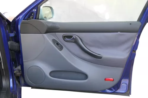 1x Leon 1M Toledo Türverkleidung Verkleidung Tür vorne rechts grau schwarz Griff