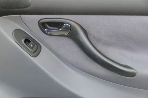 1x Leon 1M Toledo Türverkleidung Verkleidung Tür vorne rechts grau schwarz Griff (185190)