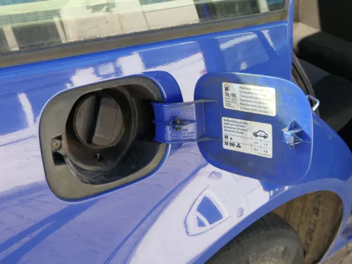 VW Golf 4 Variant Kombi Tankdeckel Deckel Tank Tankverschluß blau LA5C (185210)