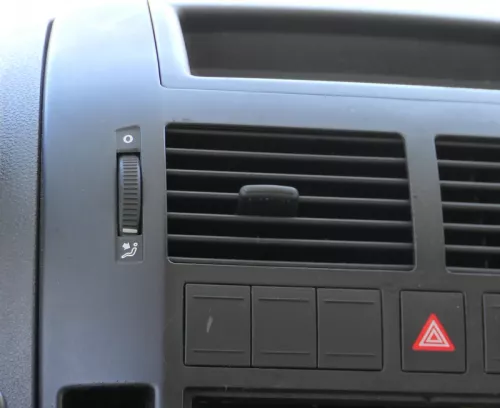 VW Polo 9N Mittelkonsole Verkleidung um Radio schwarz 6Q0858069AD /T (185255)