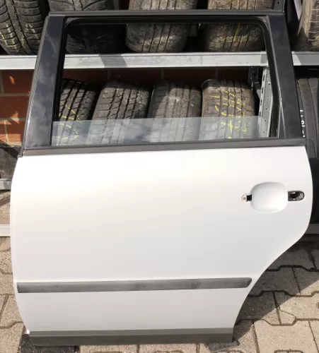 VW Passat 3B 3BG Kombi Variant Tür hinten links silber LB7Z